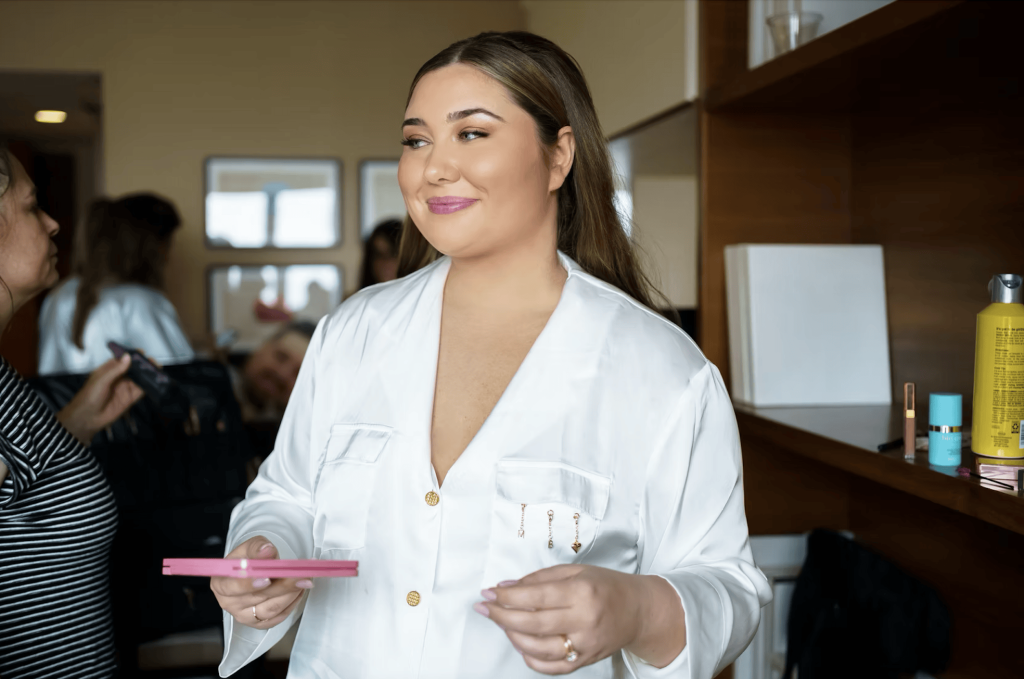 Magda Designs Beauty bride at wedding